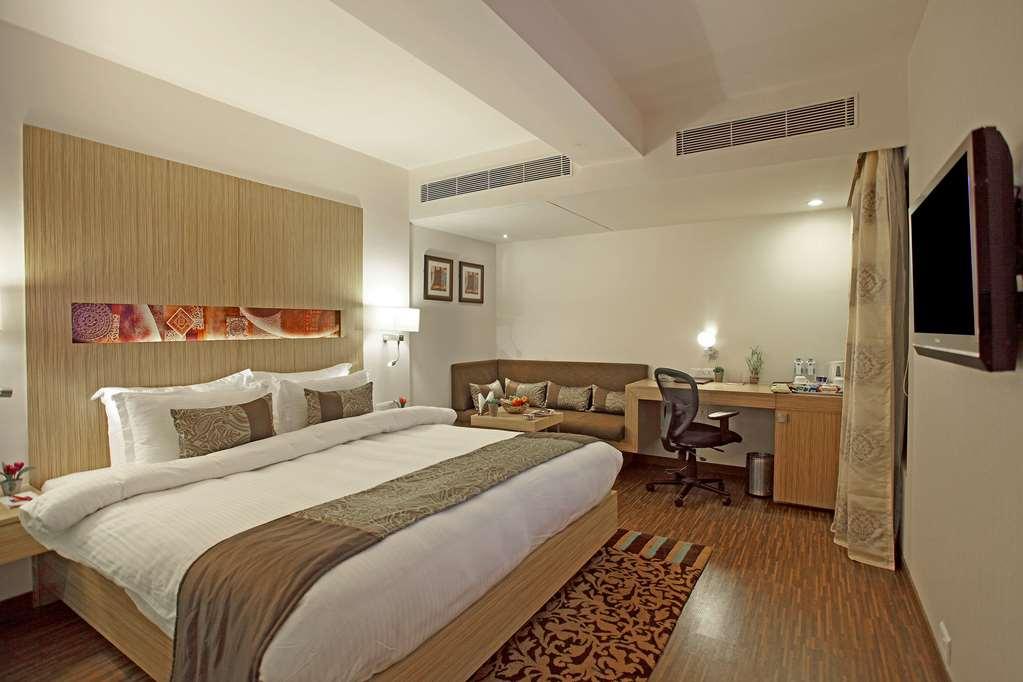 Comfort Inn Legacy Rajkot Oda fotoğraf