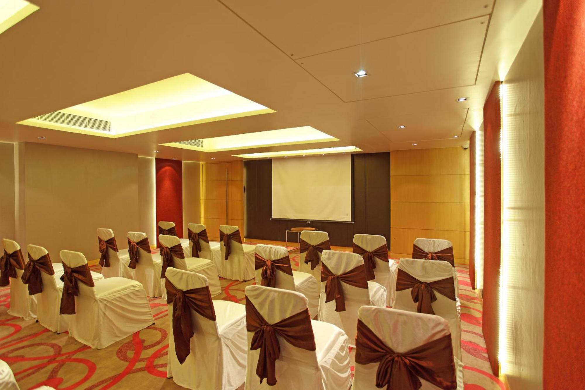 Comfort Inn Legacy Rajkot İş olanakları fotoğraf