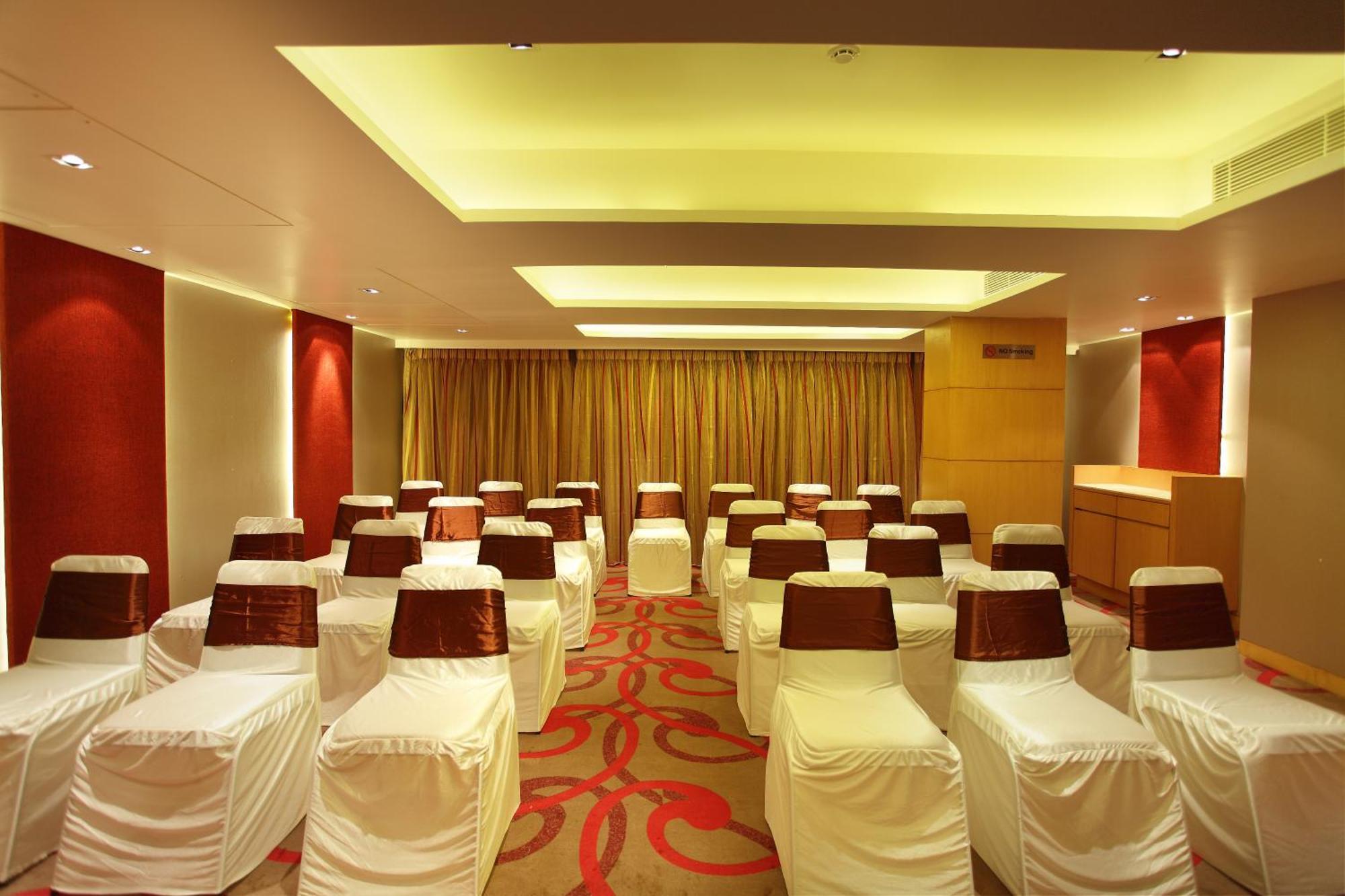 Comfort Inn Legacy Rajkot İş olanakları fotoğraf